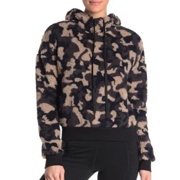 New Z by Zella Camo Sherpa hoodie size Medium - Picture 1 of 7